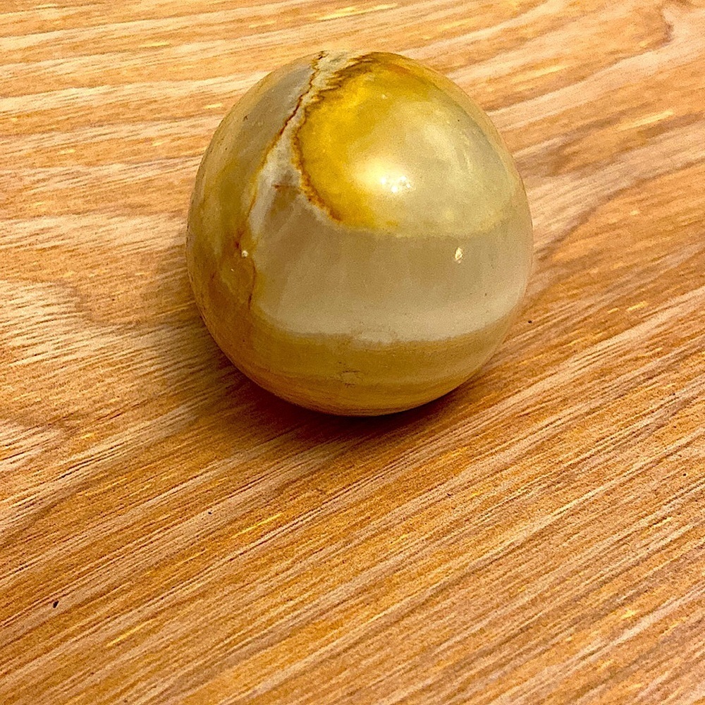 Vintage Agate Cream and Brown Nature Made Handcrafted Egg. - Picture 4 of 5